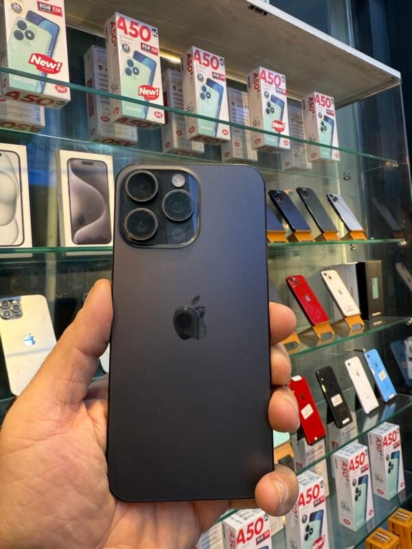 iPhone 15 pro Max 256 1sim batterie 86 %