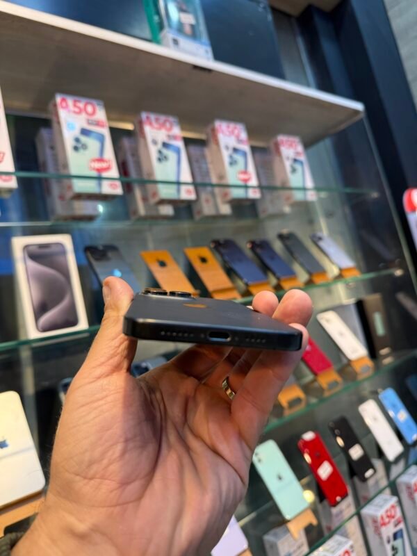 iPhone 15 pro Max 256 1sim batterie 86 %